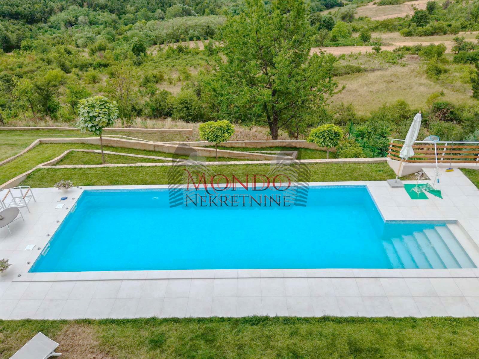 Nova kuca sa bazenom, naselje put za Donje Vlase