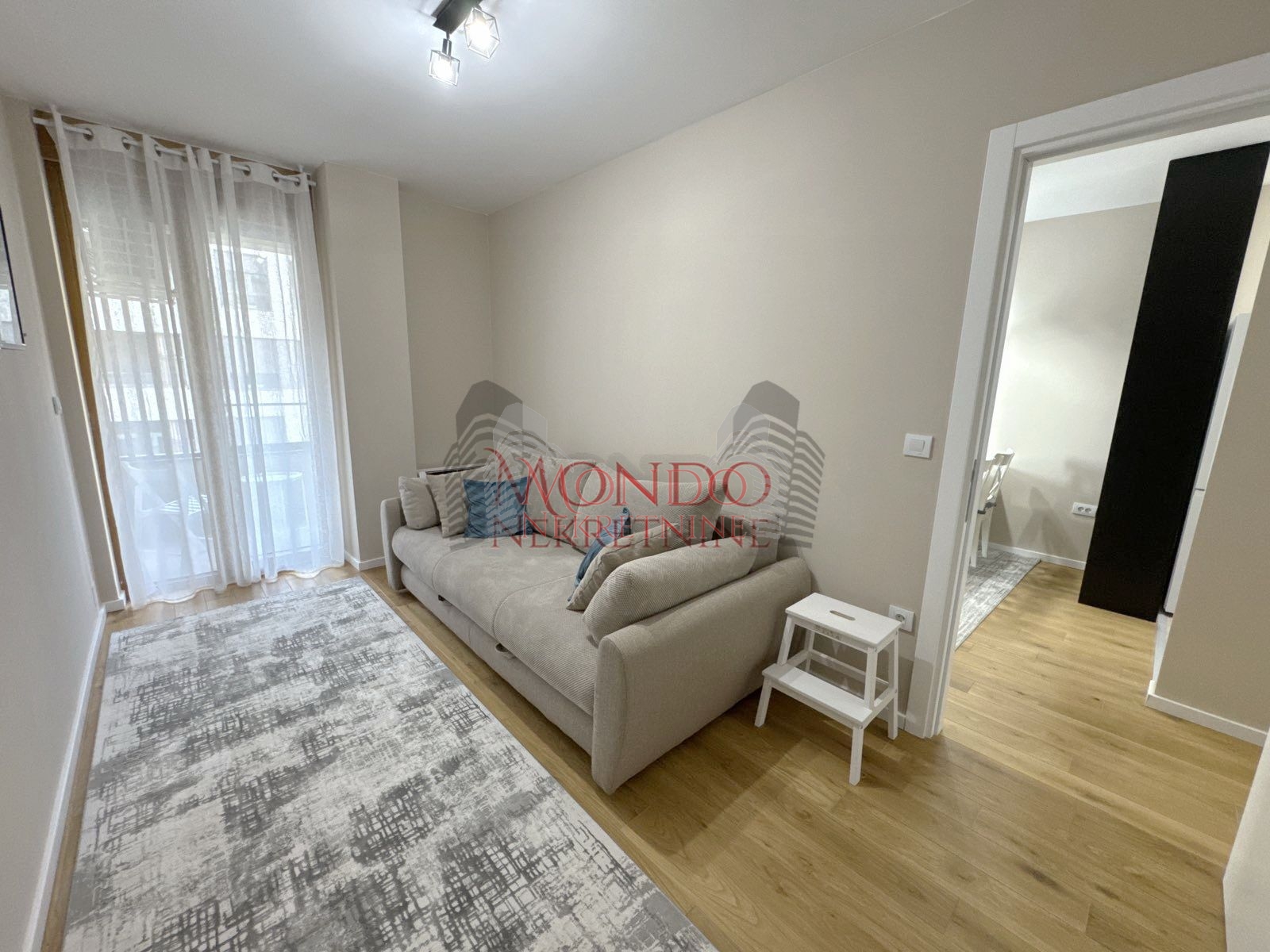 Nov jednoiposoban stan na Bulevaru Nemanjica iza Zone III