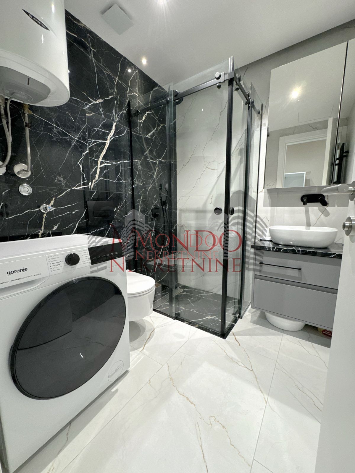 Nov jednoiposoban stan na Bulevaru Nemanjica iza Zone III