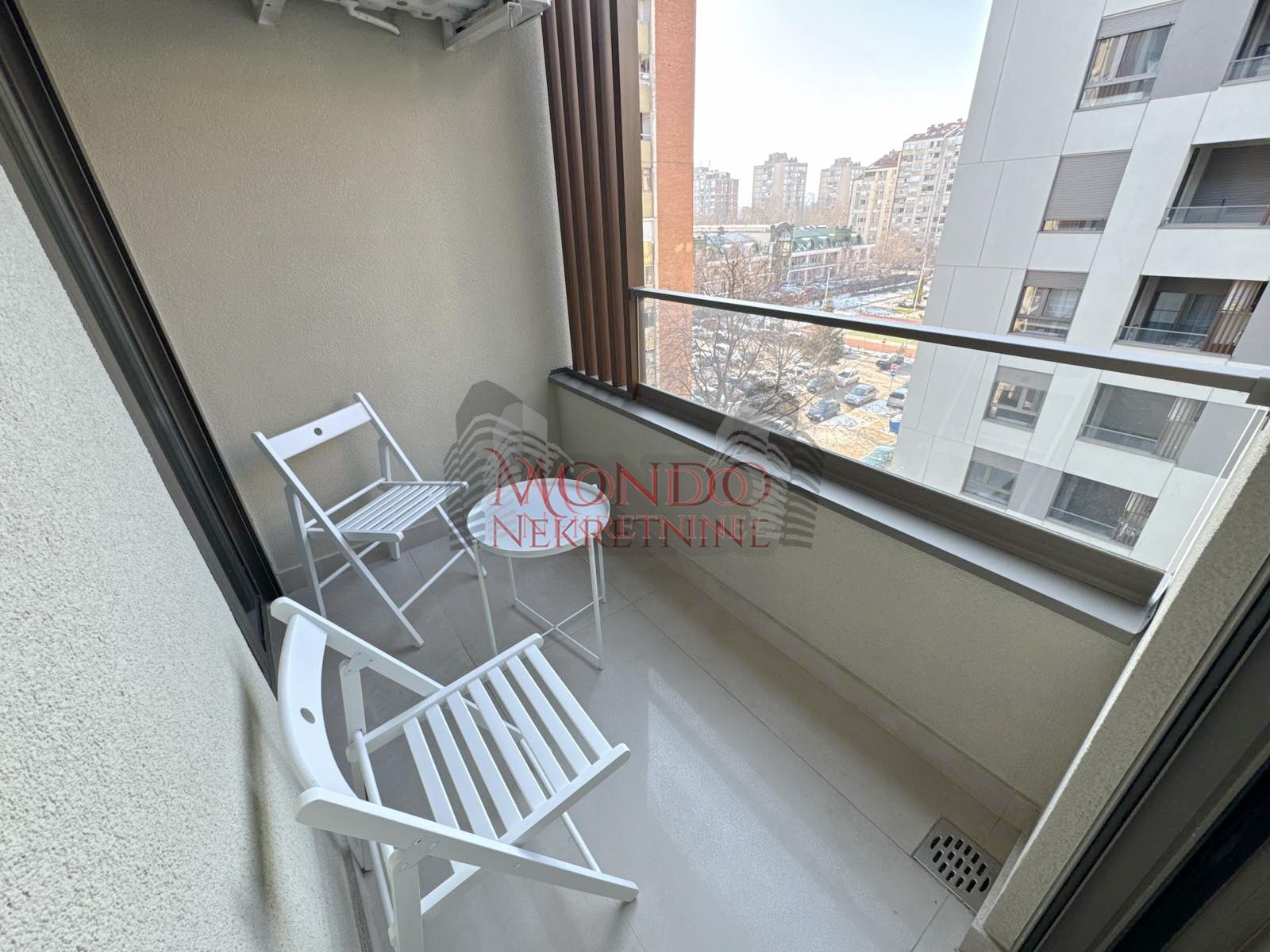 Nov jednoiposoban stan na Bulevaru Nemanjica iza Zone III