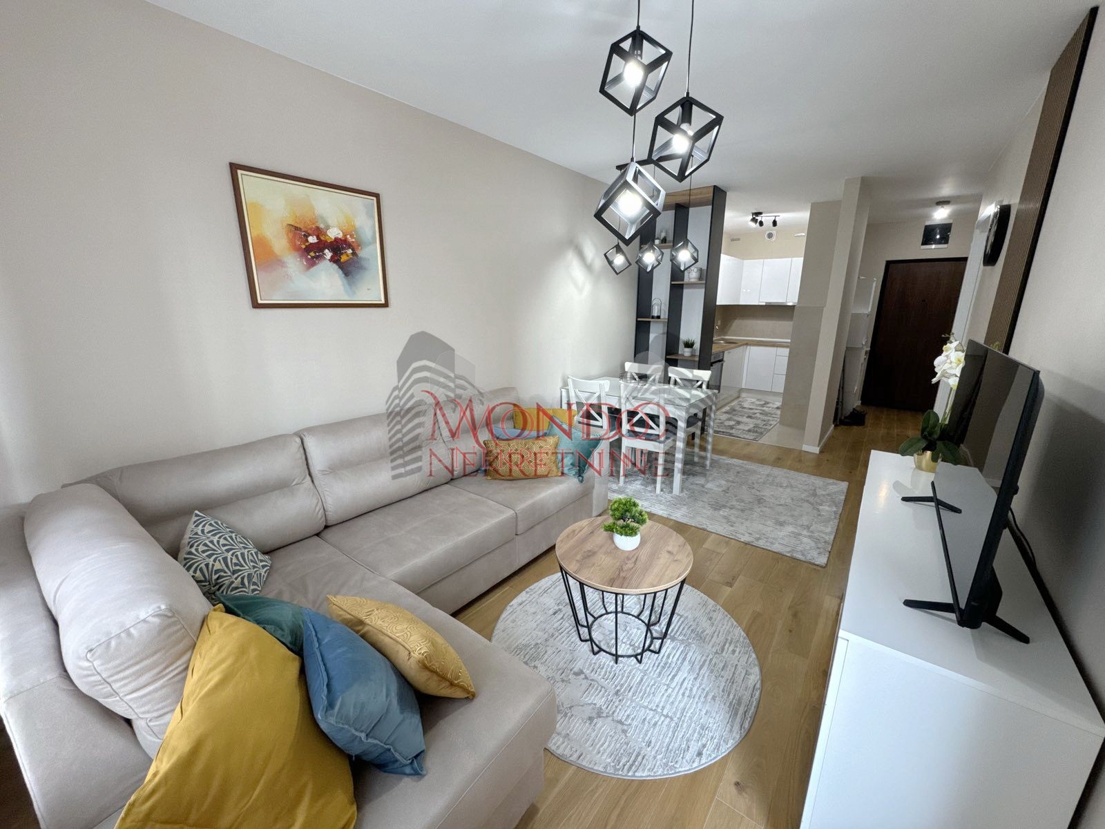 Nov jednoiposoban stan na Bulevaru Nemanjica iza Zone III