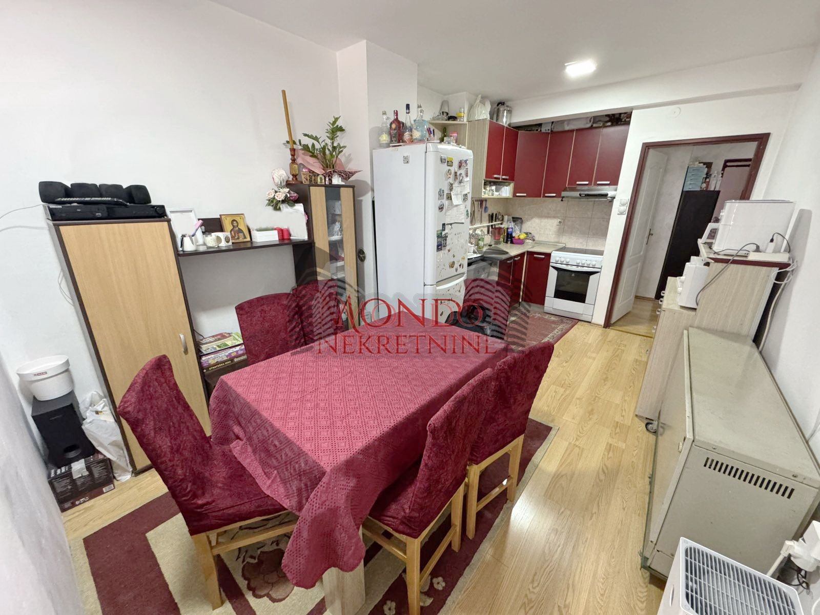 Trosoban stan na Panteleju kod Beni marketa,ul Studenicka, parking