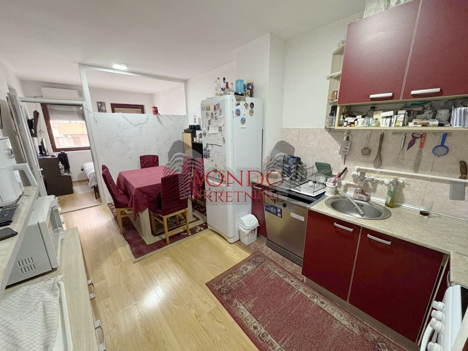 Trosoban stan na Panteleju kod Beni marketa,ul Studenicka, parking