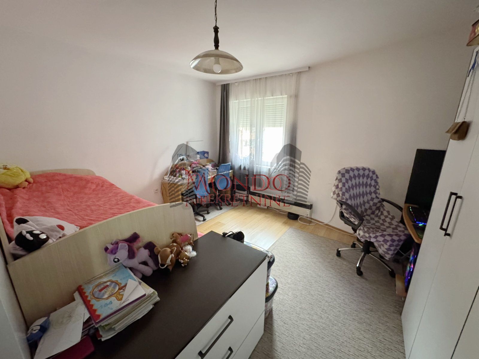 Trosoban stan na Panteleju kod Beni marketa,ul Studenicka, parking