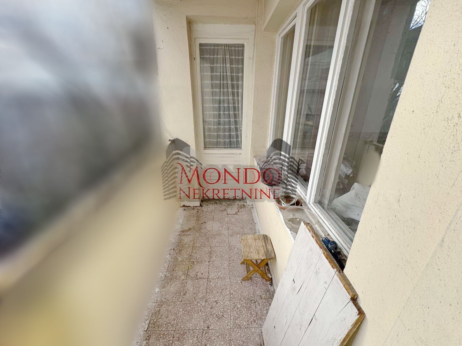 Dvosoban stan u Durlanu preko puta pijace