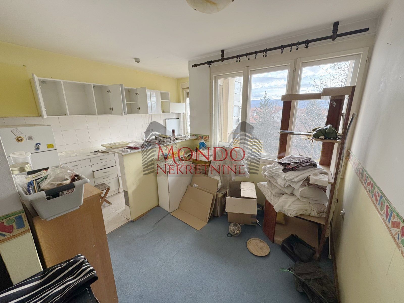 Dvosoban stan u Durlanu preko puta pijace