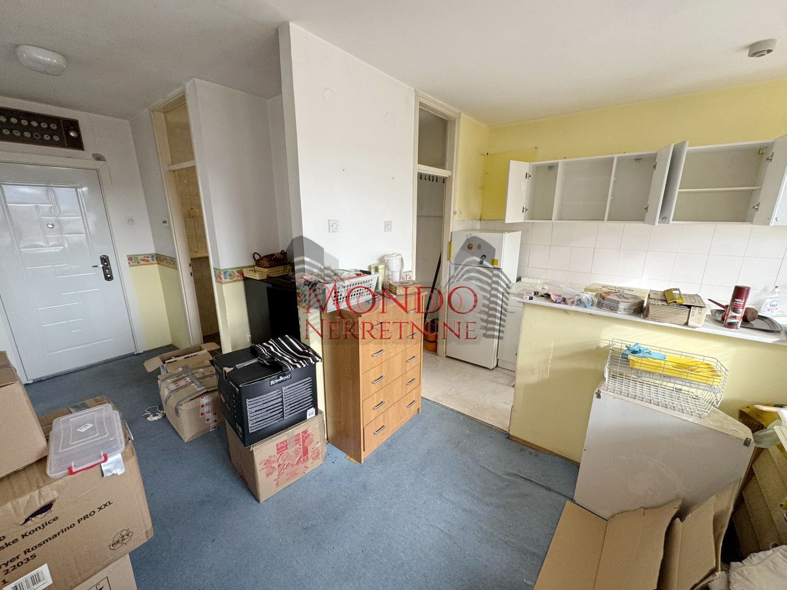 Dvosoban stan u Durlanu preko puta pijace