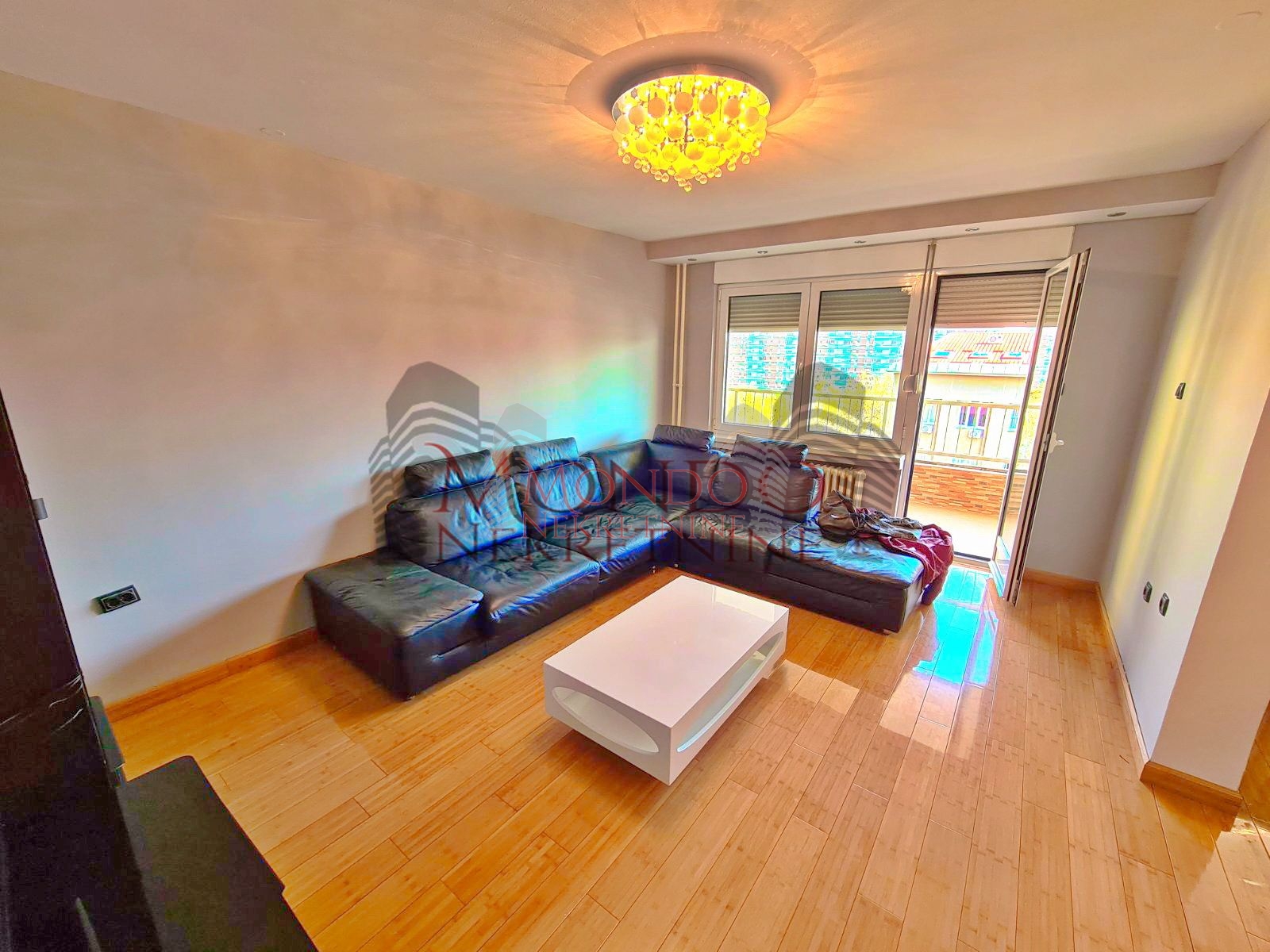 Cetvorosoban stan preko puta Pravnog i Ekonomskog fakulteta