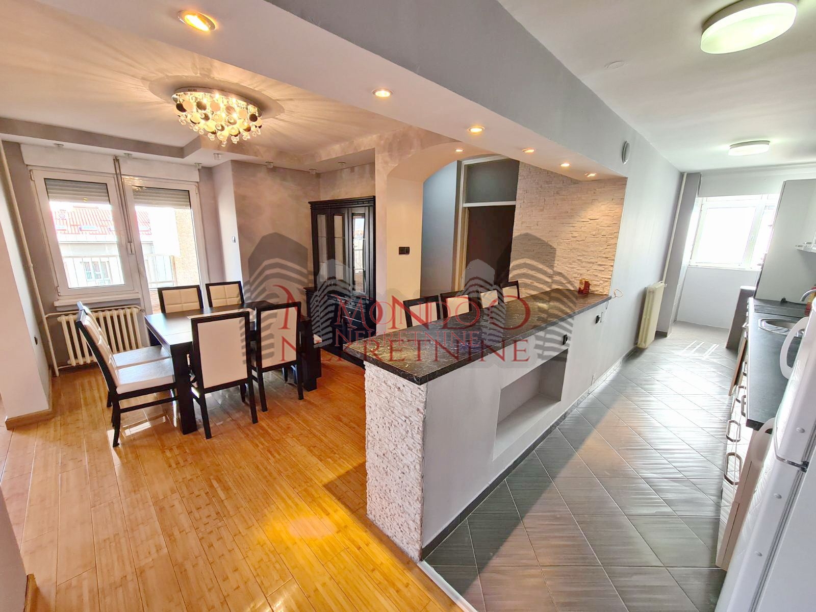 Cetvorosoban stan preko puta Pravnog i Ekonomskog fakulteta