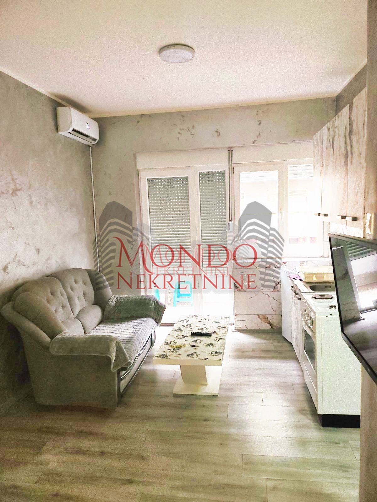 Garsonjera kod pravnog fakulteta, Niš