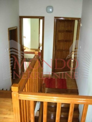 Izdaje se odlicna kuca sa dvoristem u jako mirnom kraju grada na Panteleju iznad Jagodin male.