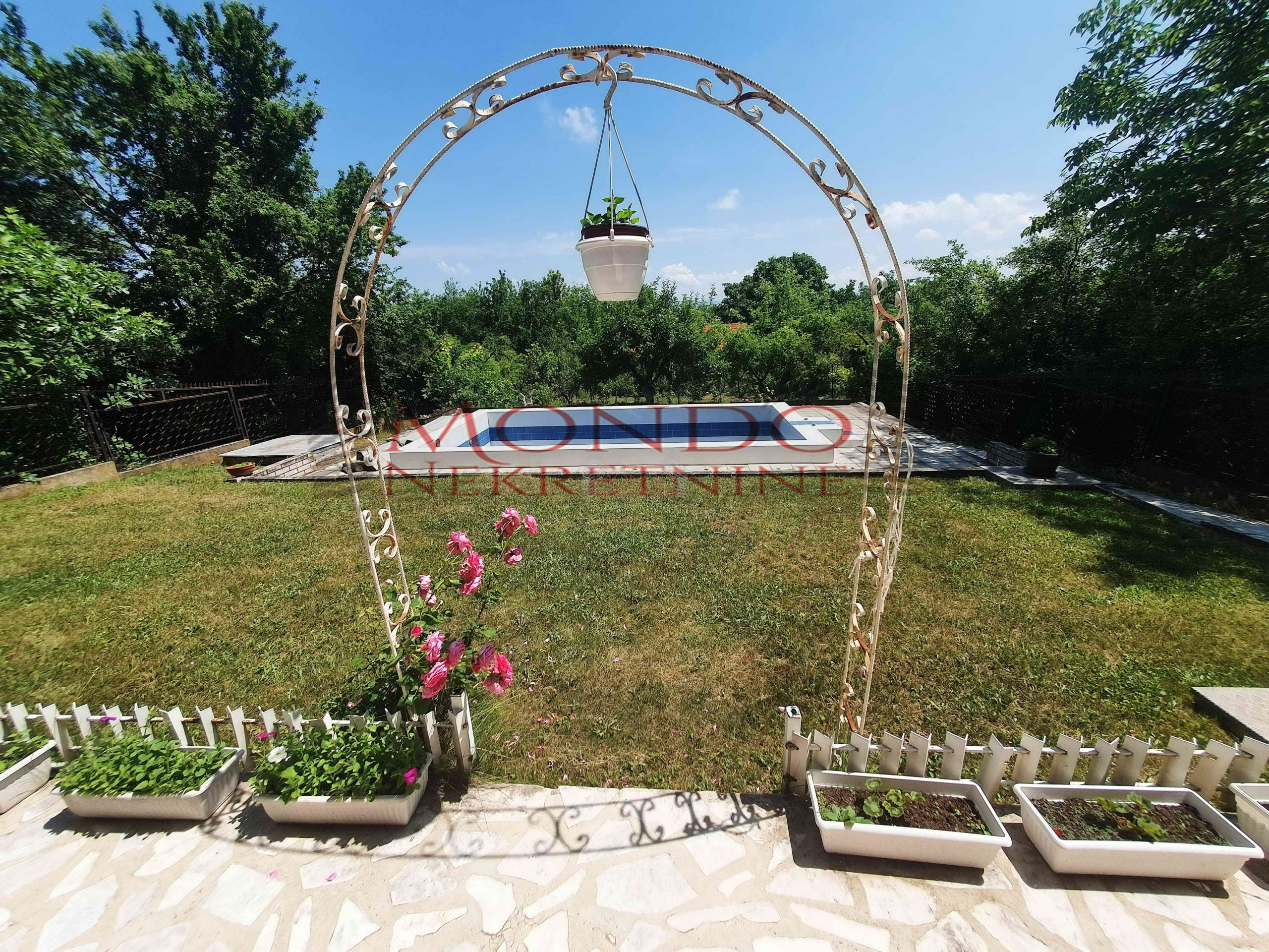 Prodaja kuće u okolini Niša, 450m2, plac 10 ari