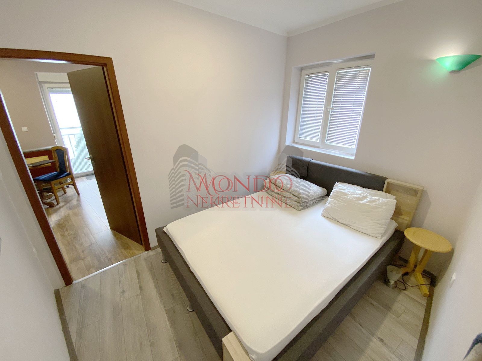 Izdaje se jednoiposoban stan kod Filozofskog fakulteta, ul.Prvomajska