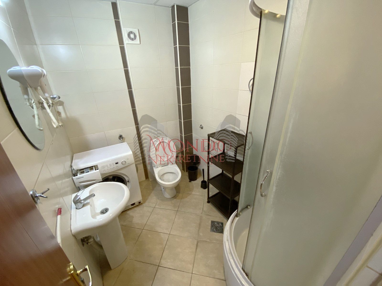 Izdaje se jednoiposoban stan kod Filozofskog fakulteta, ul.Prvomajska