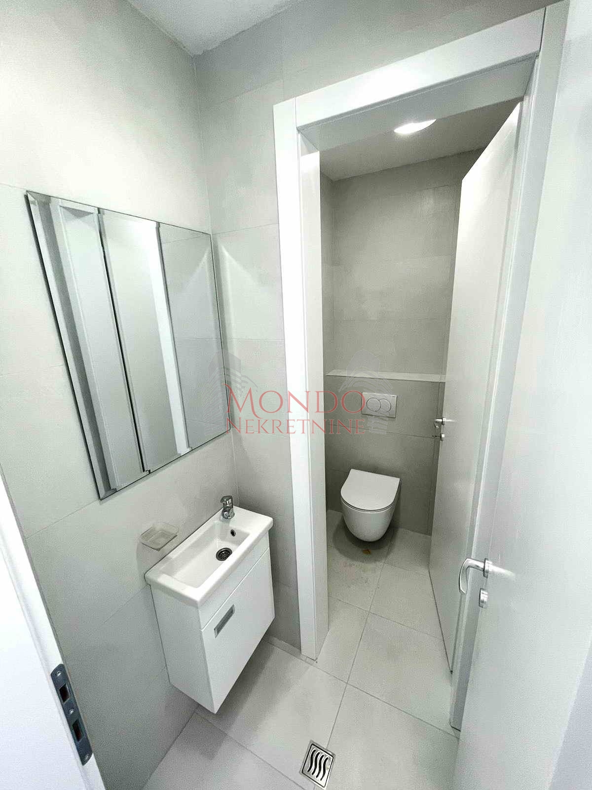 Lokal u samom centru, parking, cg, Niš