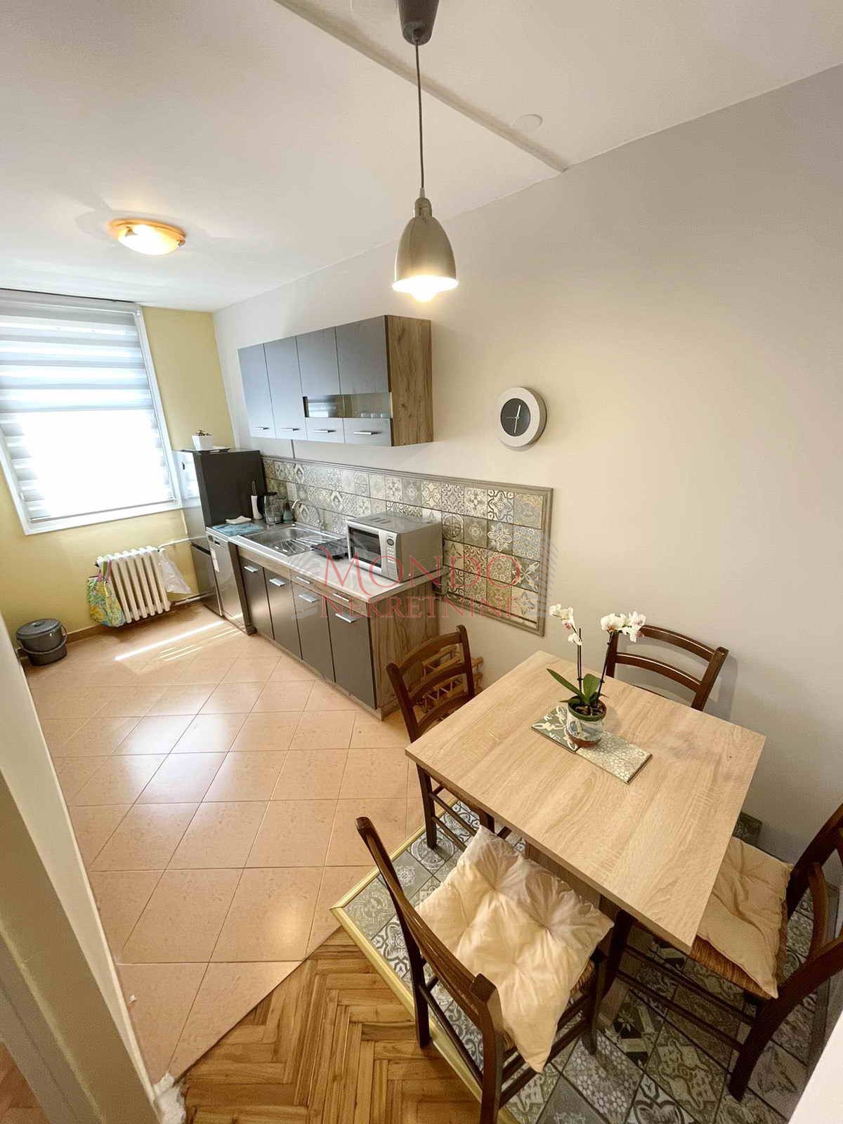 Dvosoban stan u samom centru, cg, Niš