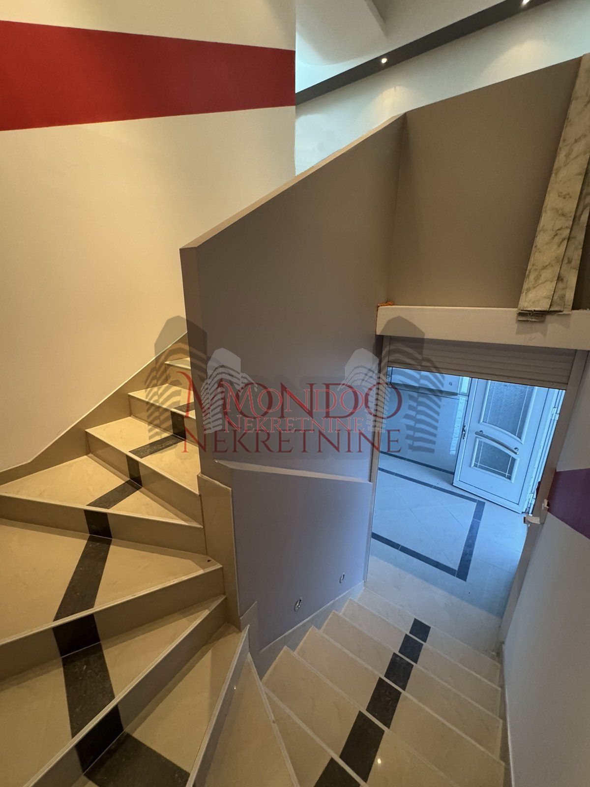 Izaje se hala sa kancelarijama na glavnom putu Leskovac-Vlasotince