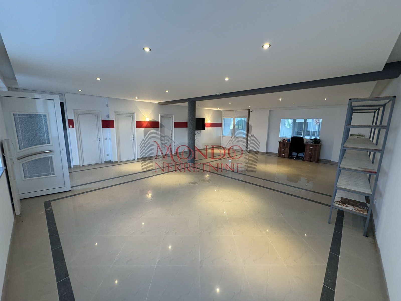 Izaje se hala sa kancelarijama na glavnom putu Leskovac-Vlasotince