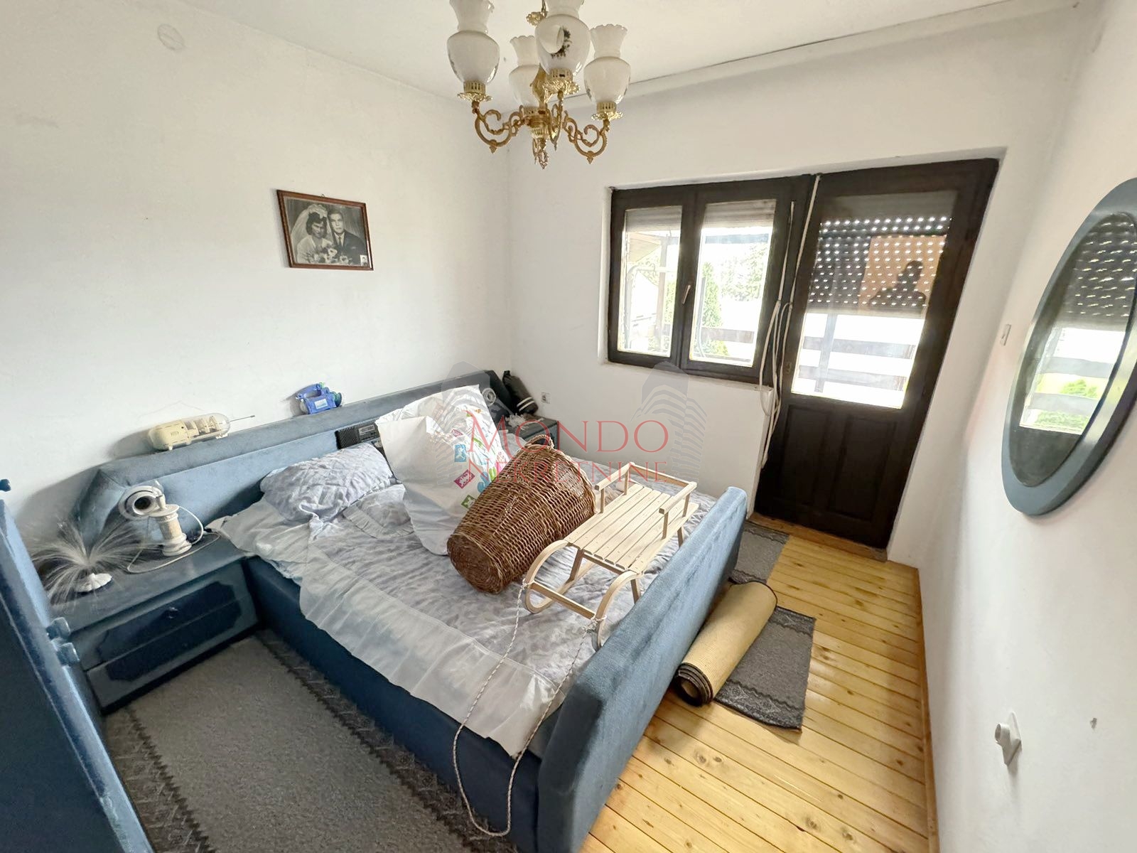 Na prodaju kuca sa poslovnim objektom u Donjem Komrenu na glavnom putu