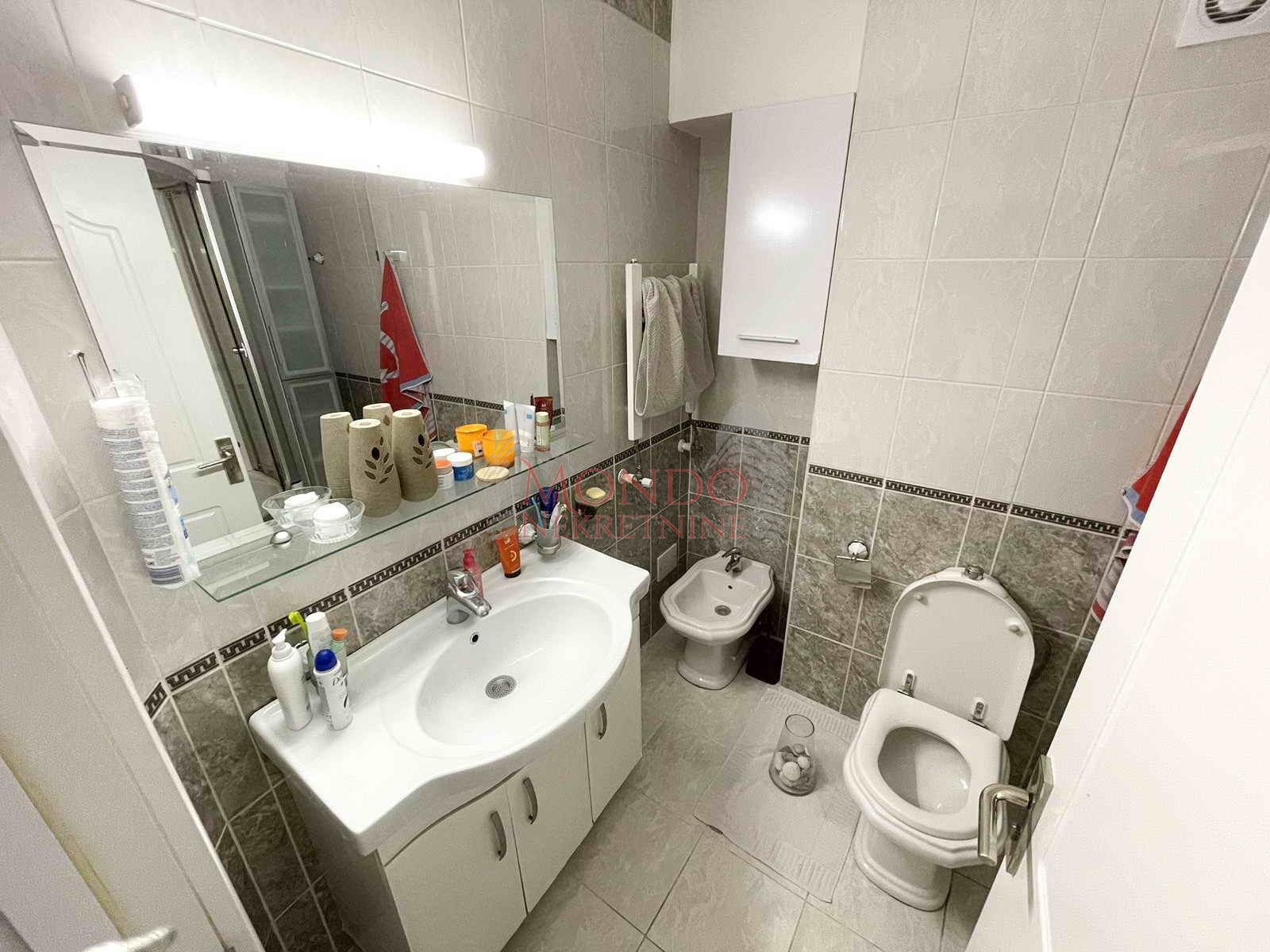 Četvorosoban stan u magodnu, renoviran, cg, Niš