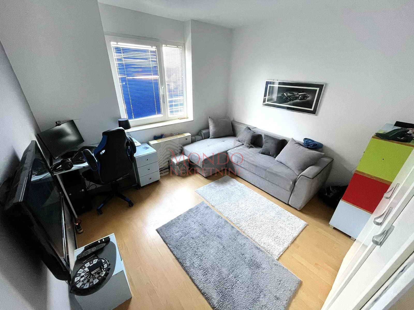 Četvorosoban stan u magodnu, renoviran, cg, Niš