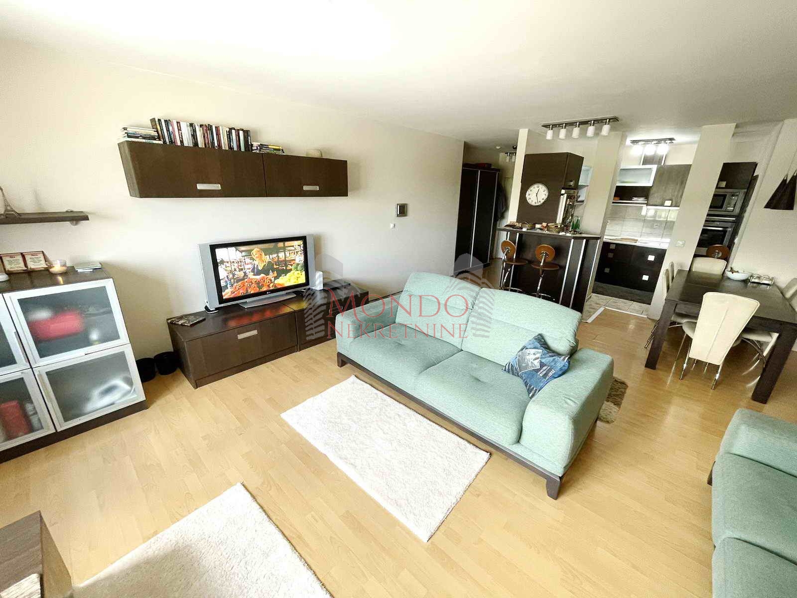 Četvorosoban stan u magodnu, renoviran, cg, Niš