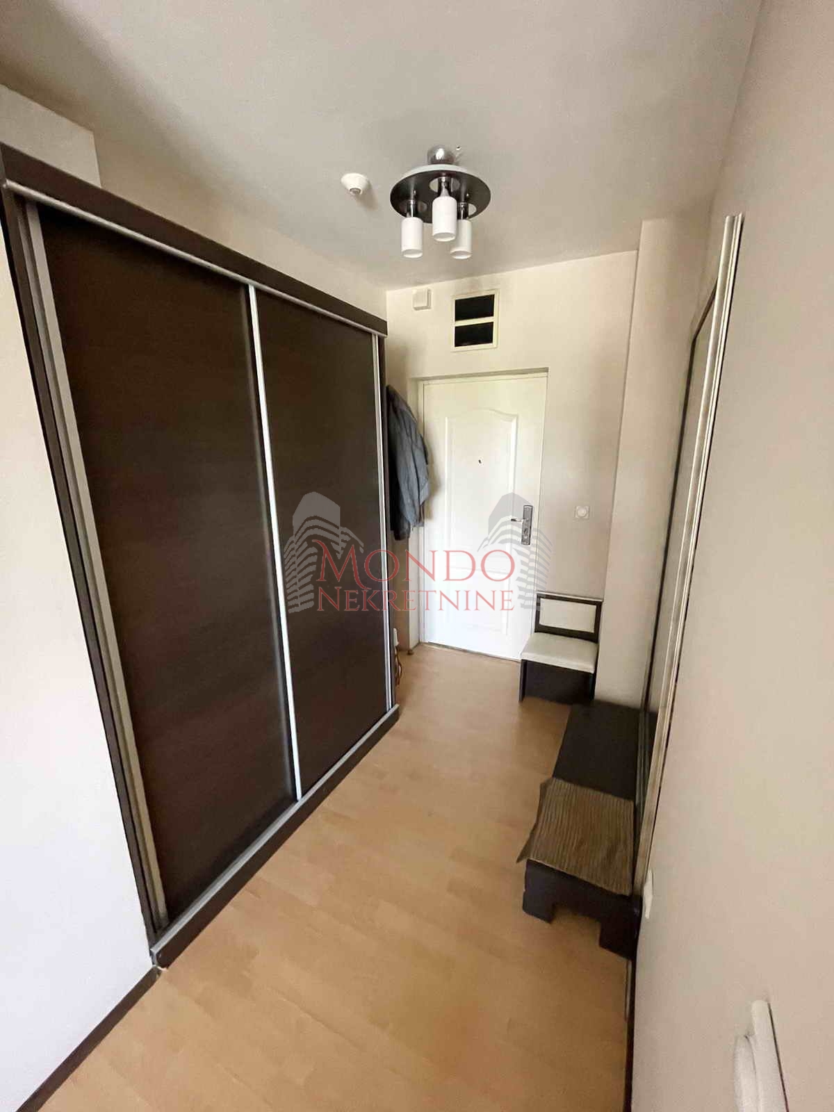 Četvorosoban stan u magodnu, renoviran, cg, Niš