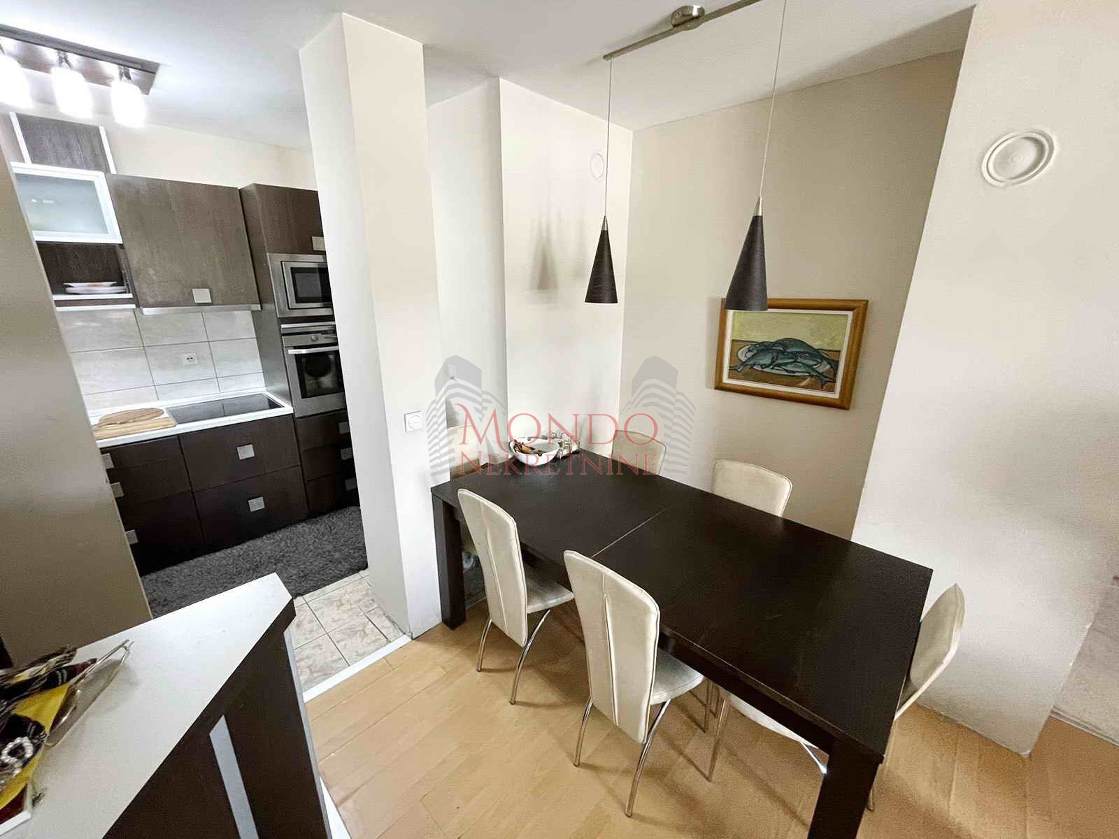 Četvorosoban stan u magodnu, renoviran, cg, Niš