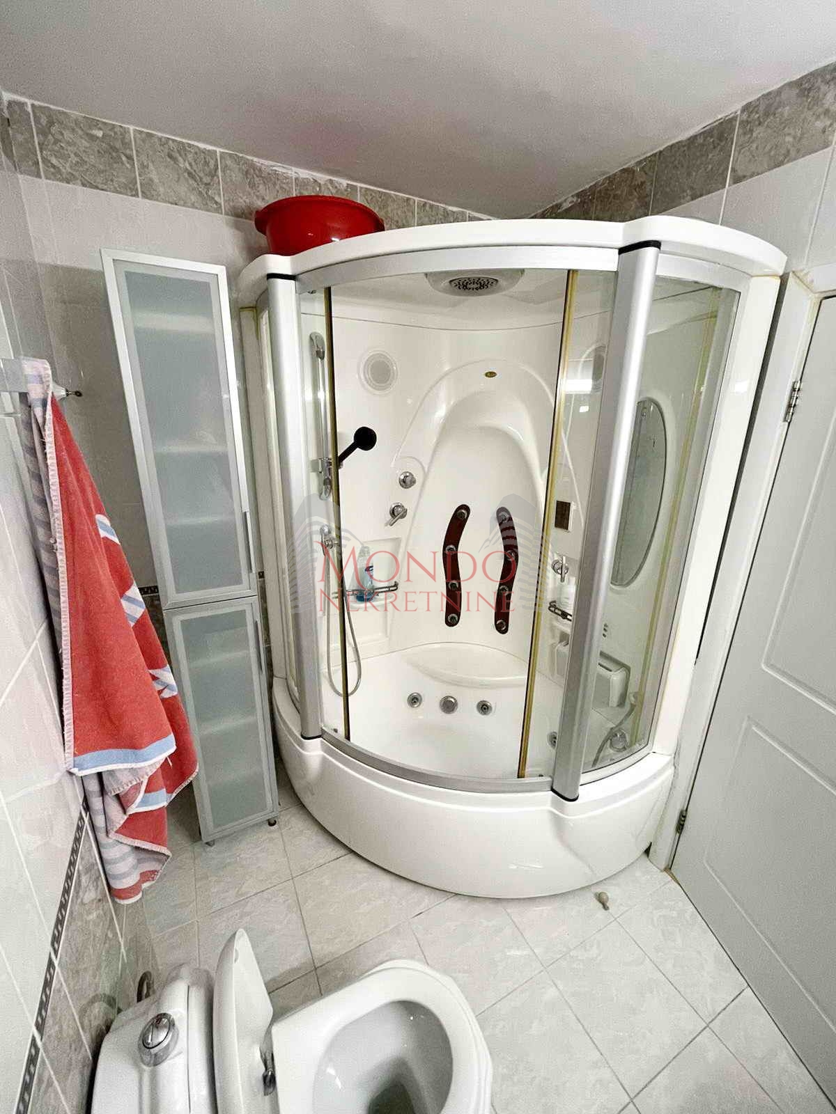 Četvorosoban stan u magodnu, renoviran, cg, Niš