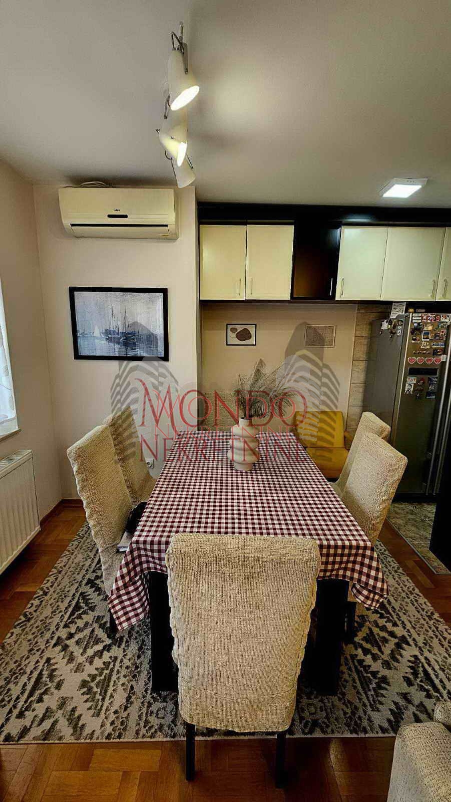 Trosoban stan 78m2 u poslovnom komplesu Magdon.