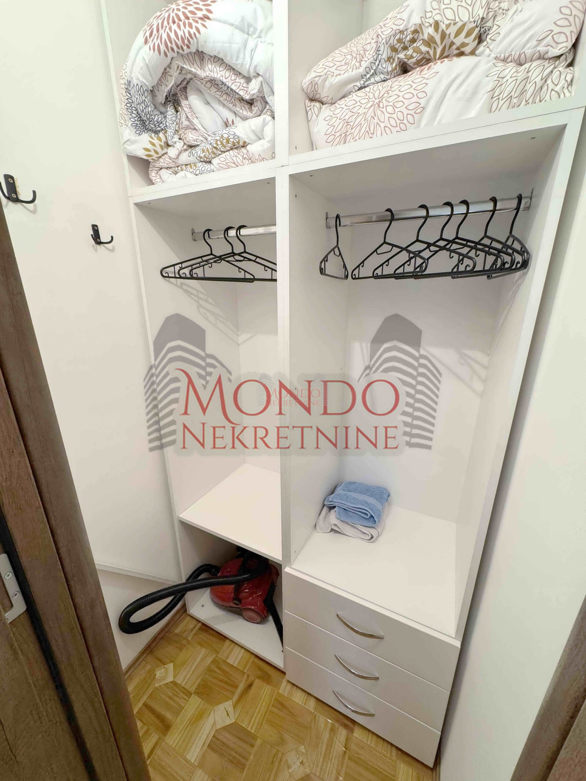 Dvosoban stan na Crvenom pevcu kod Anton pekare