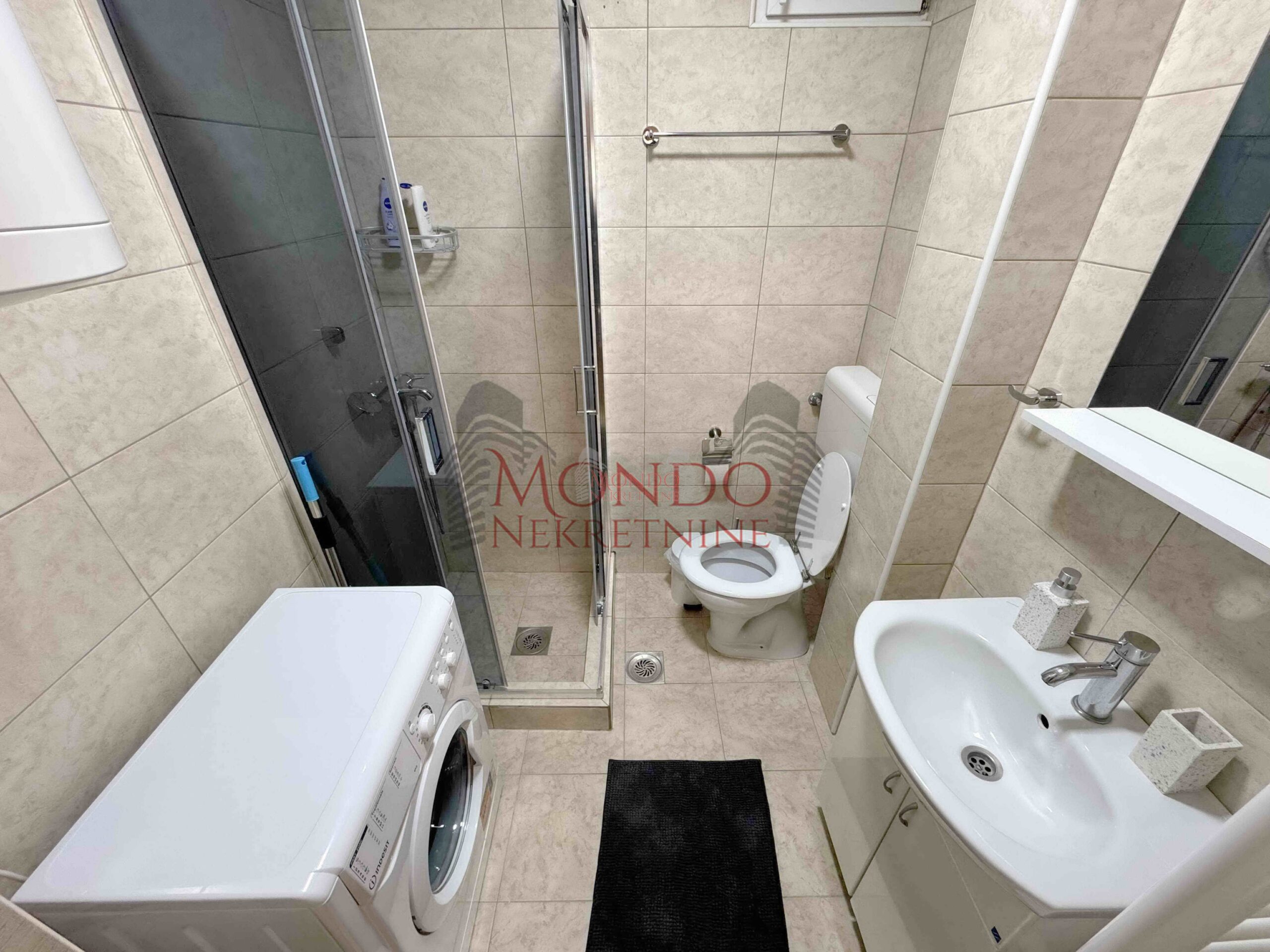 Dvosoban stan na Crvenom pevcu kod Anton pekare