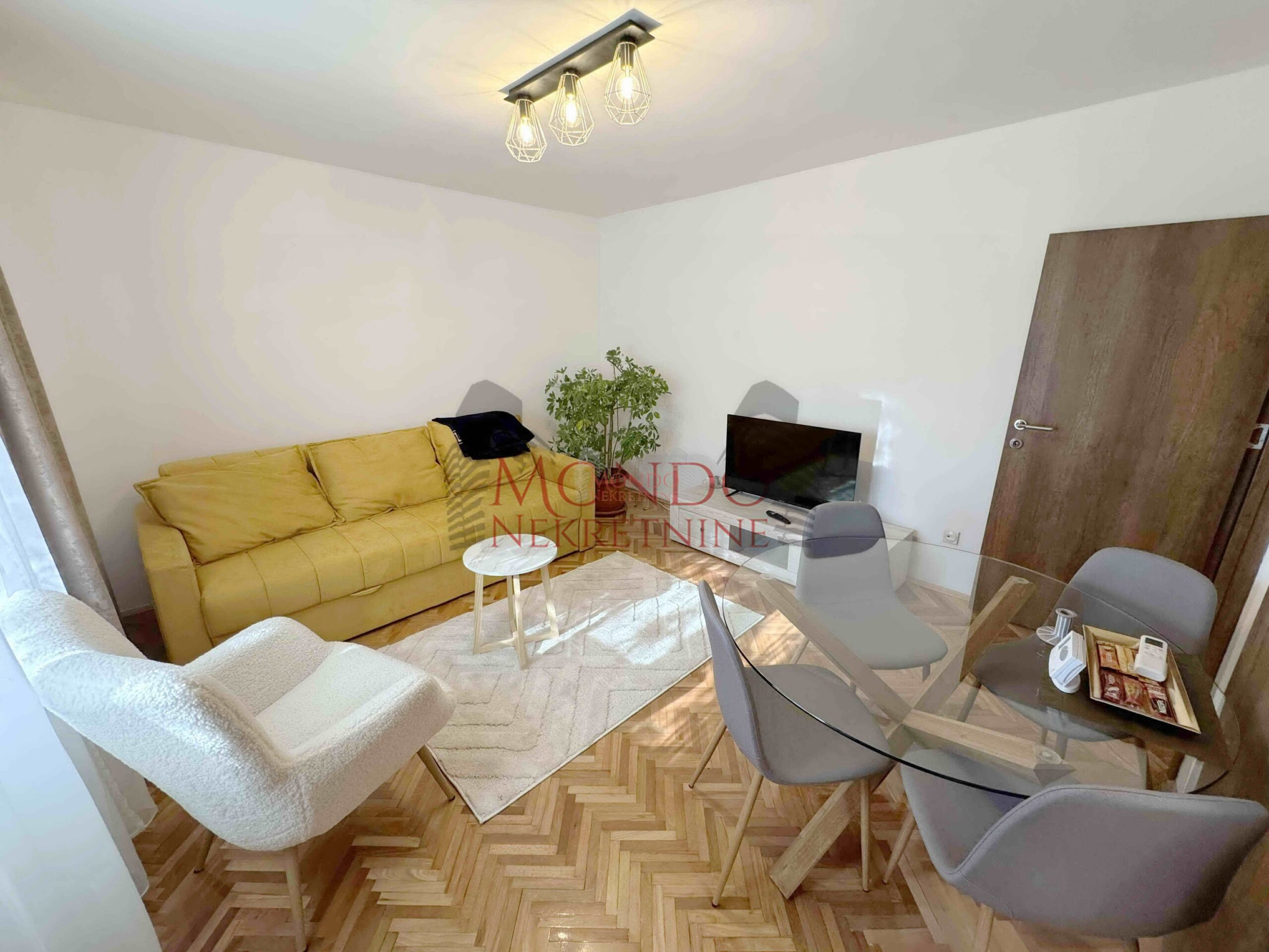 Dvosoban stan na Crvenom pevcu kod Anton pekare