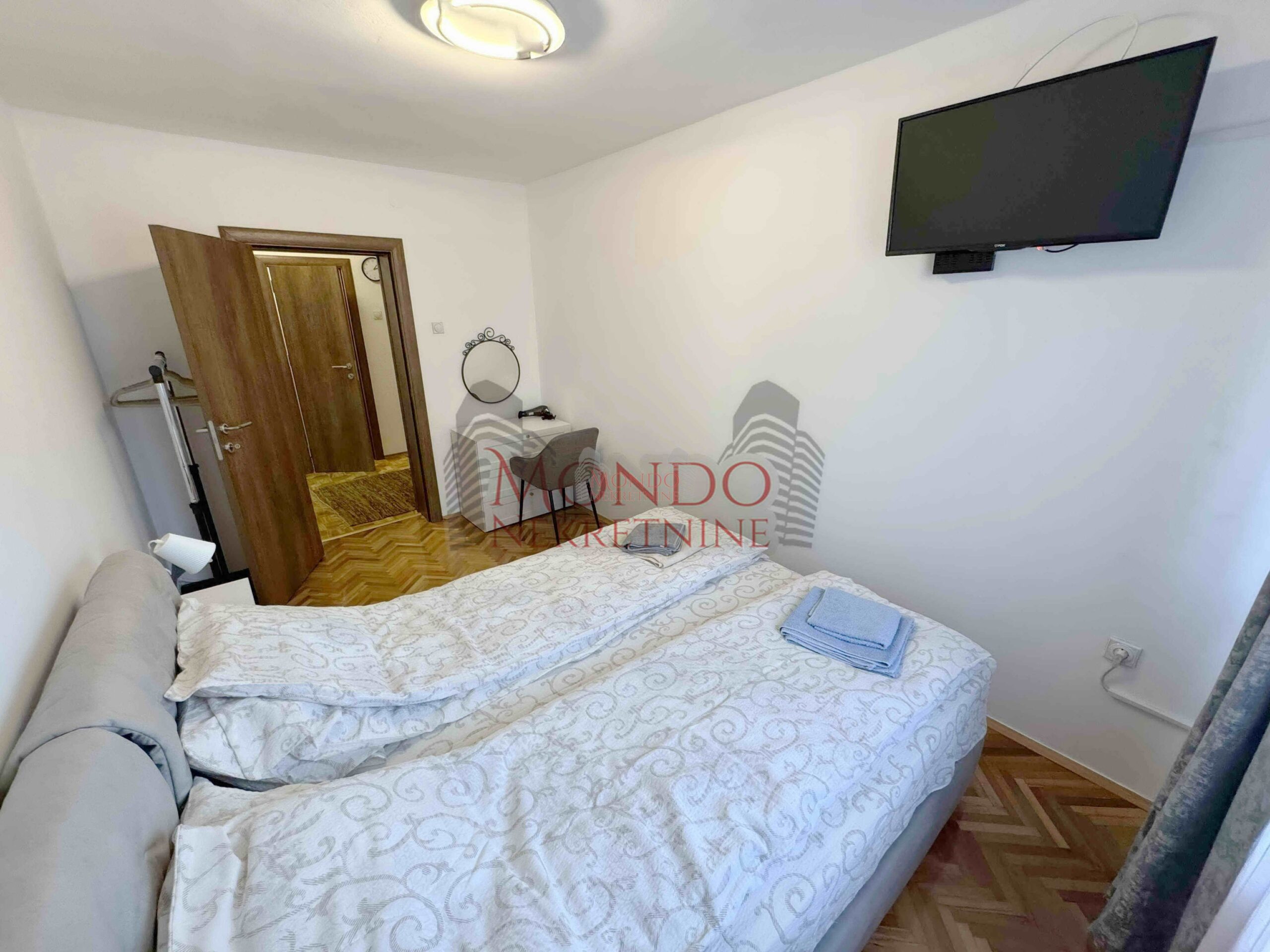 Dvosoban stan na Crvenom pevcu kod Anton pekare