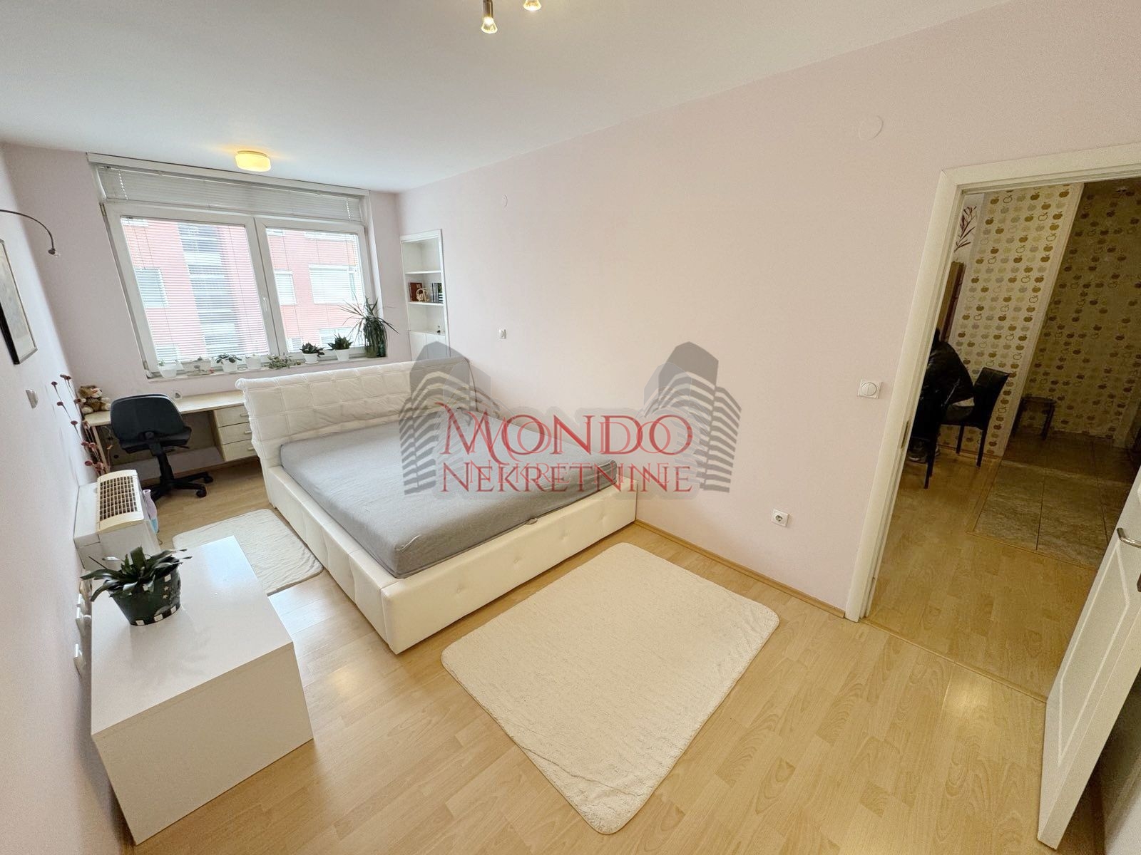 Jednoiposoban stan u Duvanistu, Magdon