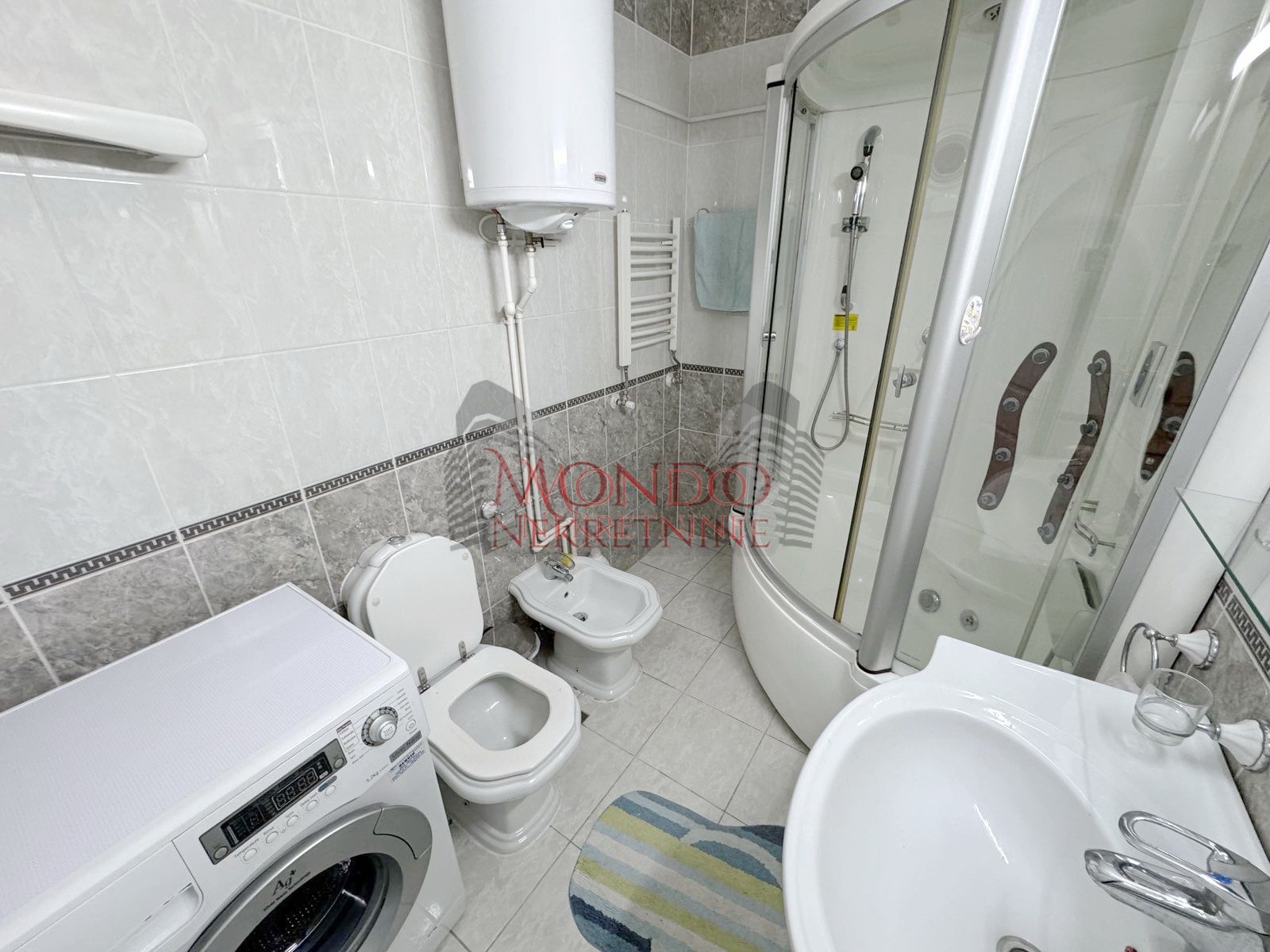 Jednoiposoban stan u Duvanistu, Magdon