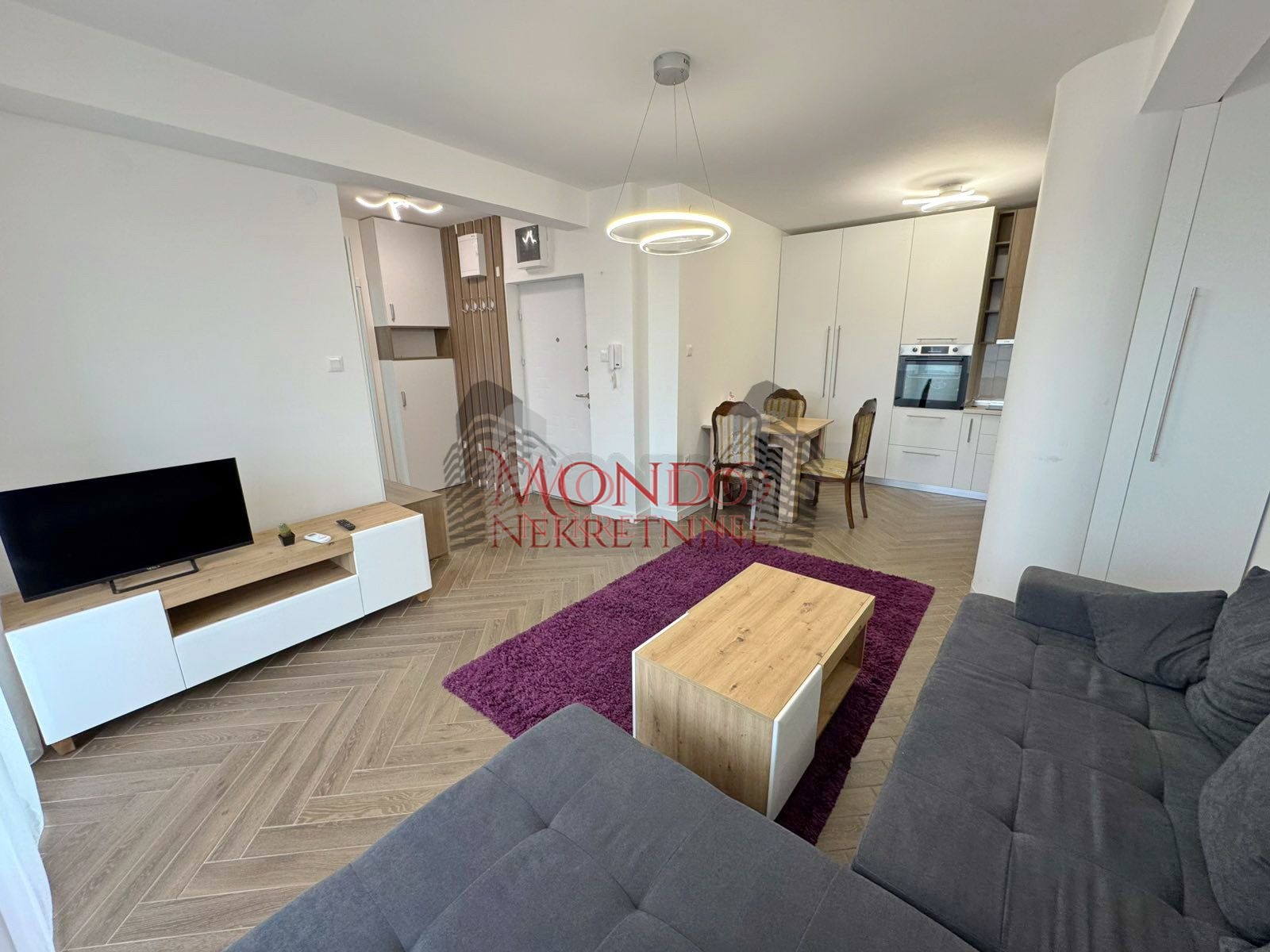 Jednoiposoban stan kod parka Cair preko puta Hale, novogradnja