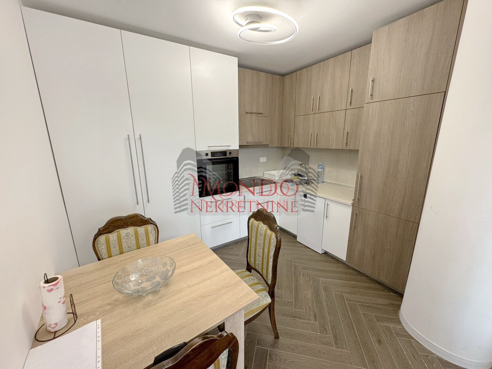 Jednoiposoban stan kod parka Cair preko puta Hale, novogradnja