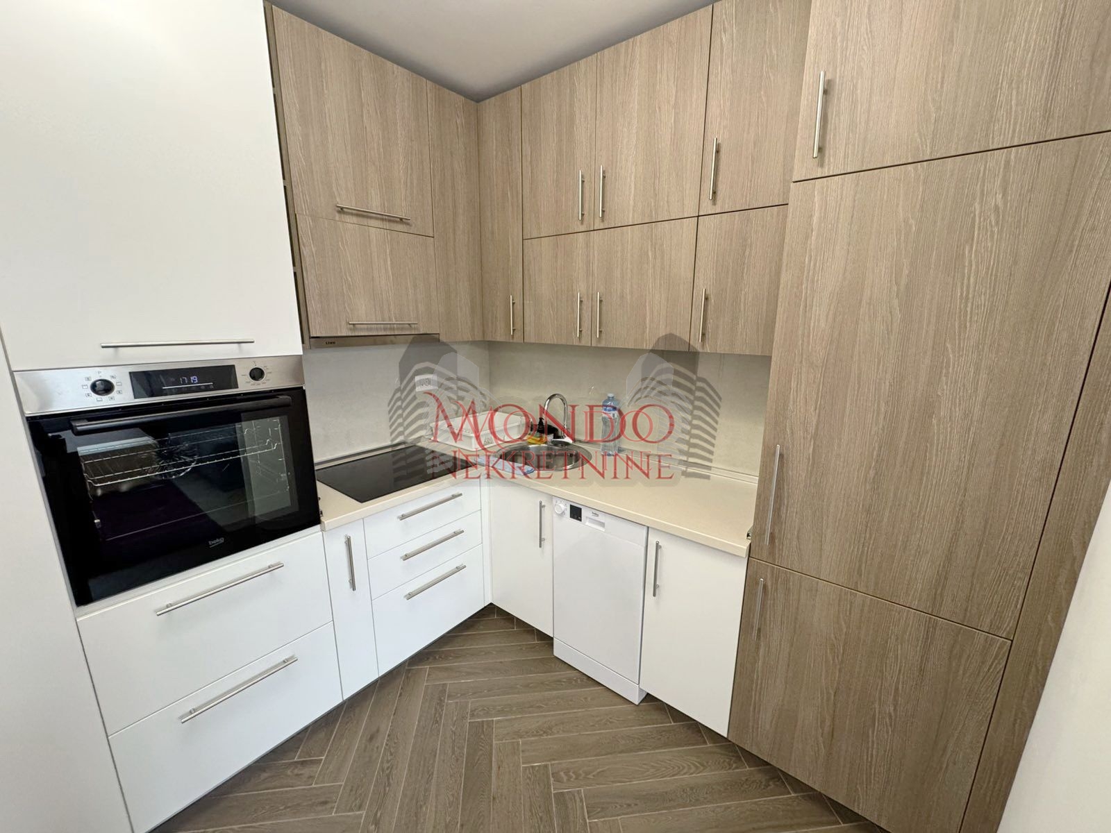 Jednoiposoban stan kod parka Cair preko puta Hale, novogradnja