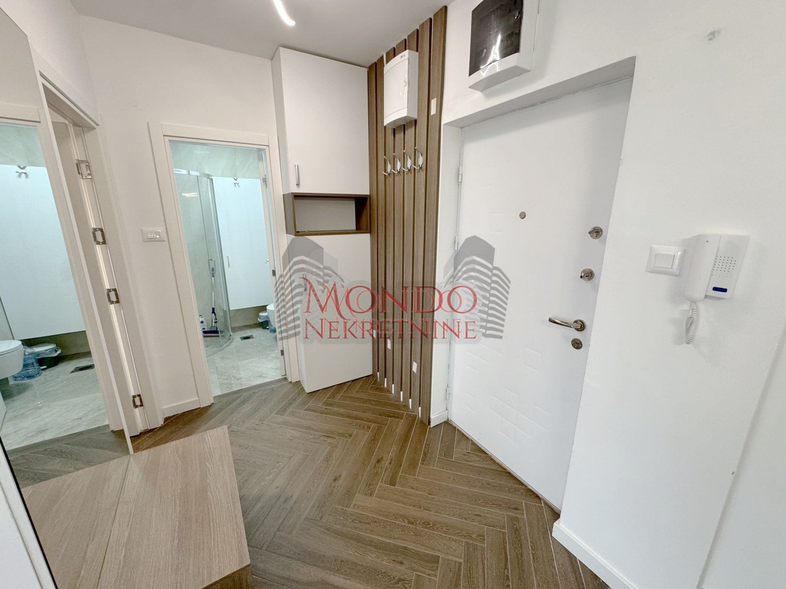 Jednoiposoban stan kod parka Cair preko puta Hale, novogradnja