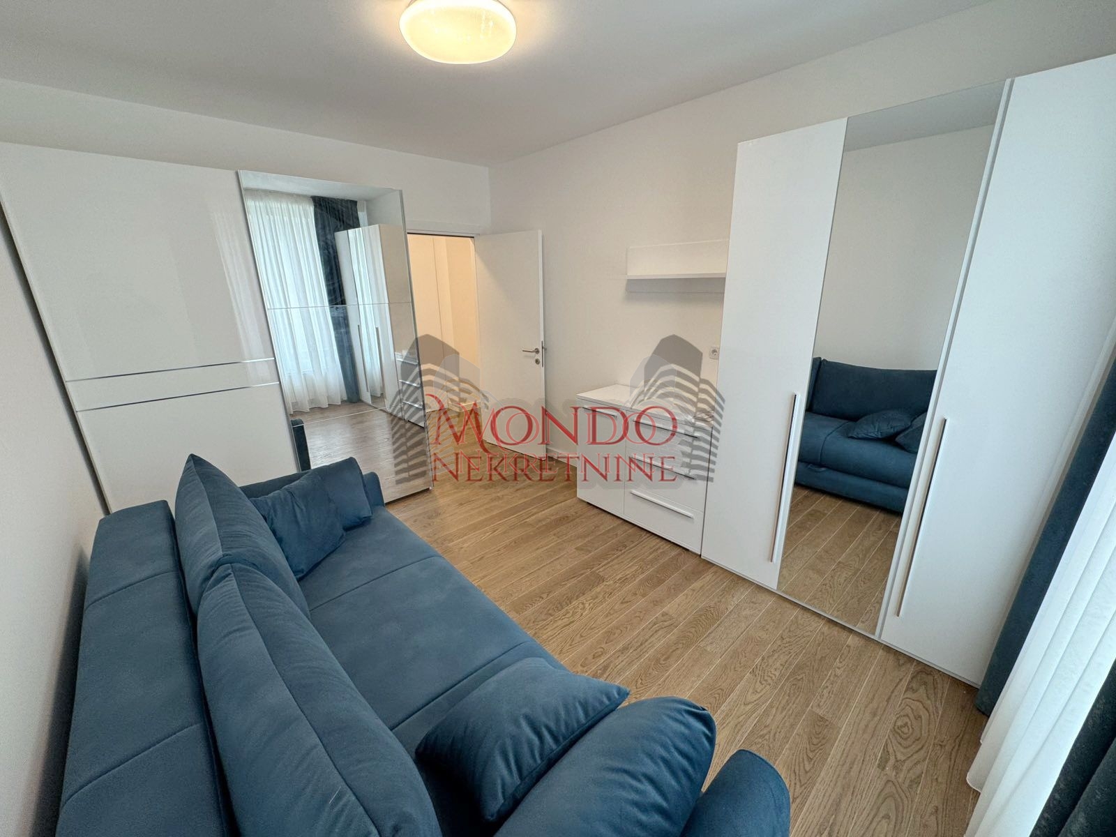 Trosoban opremljen stan u Delta Residence, neuseljavan