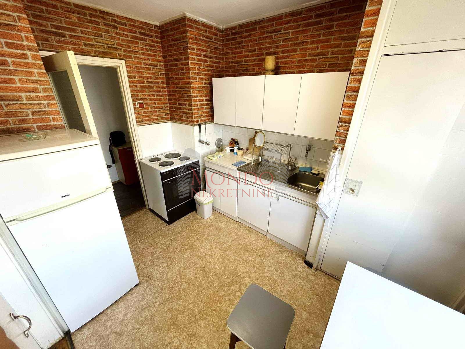 Trosoban stan kod parka svetog save, ta, Niš