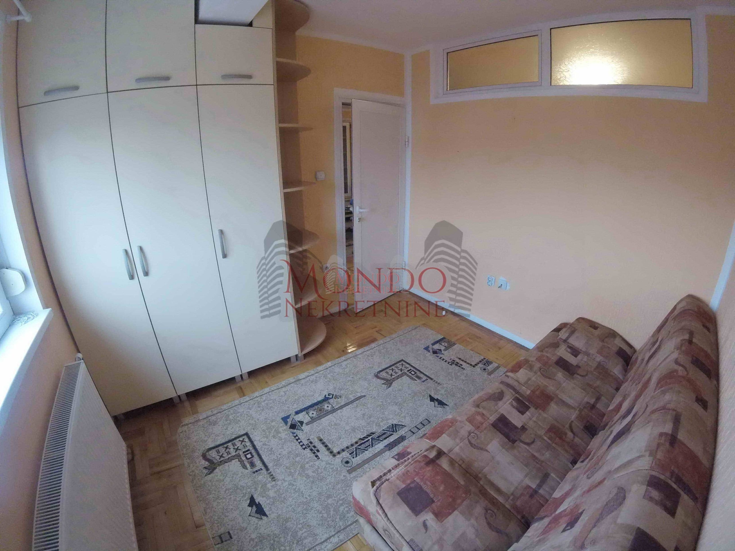 Trosoban stan u centru grada kod Dusanovog bazara, novogradnja!