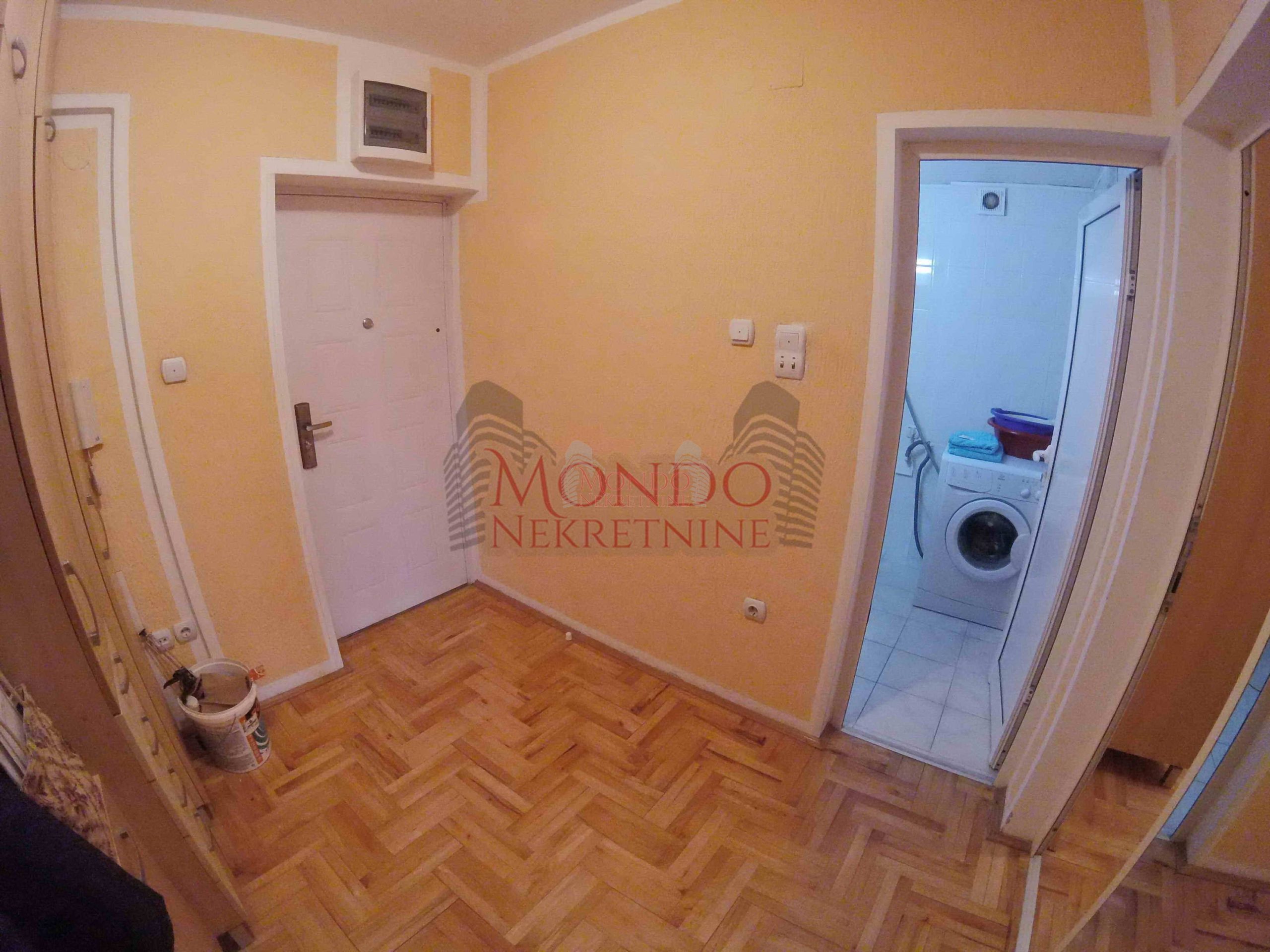 Trosoban stan u centru grada kod Dusanovog bazara, novogradnja!