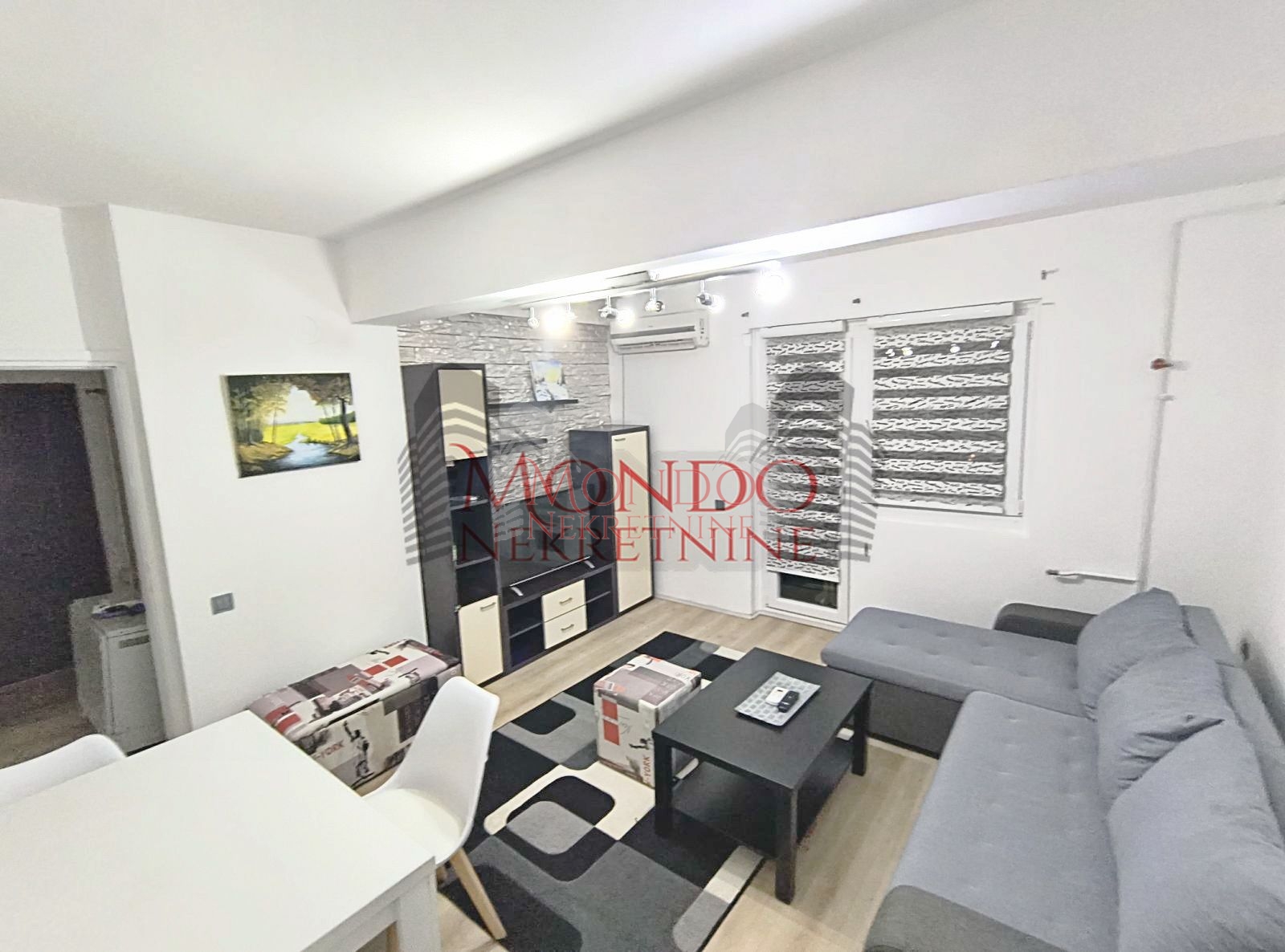 Dvosoban stan na Cvenom pevcu.