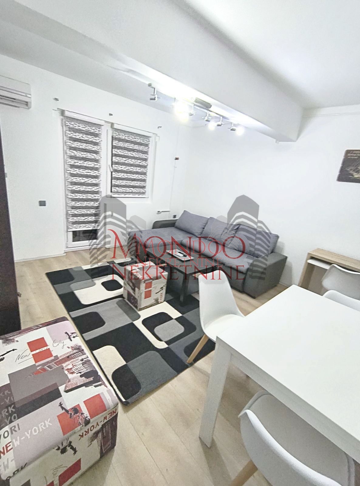 Dvosoban stan na Cvenom pevcu.