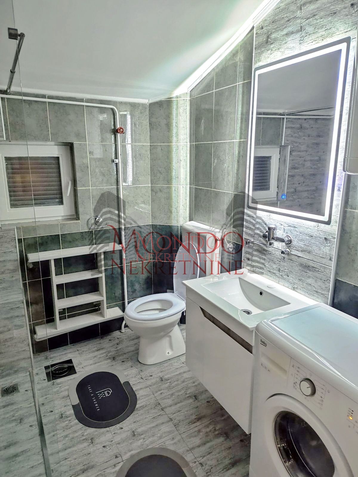 Dvosoban stan na Cvenom pevcu.