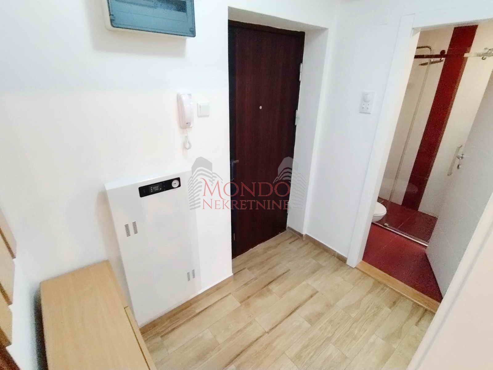 Jednoiposoban nov stan na Bulevaru Nemanjića