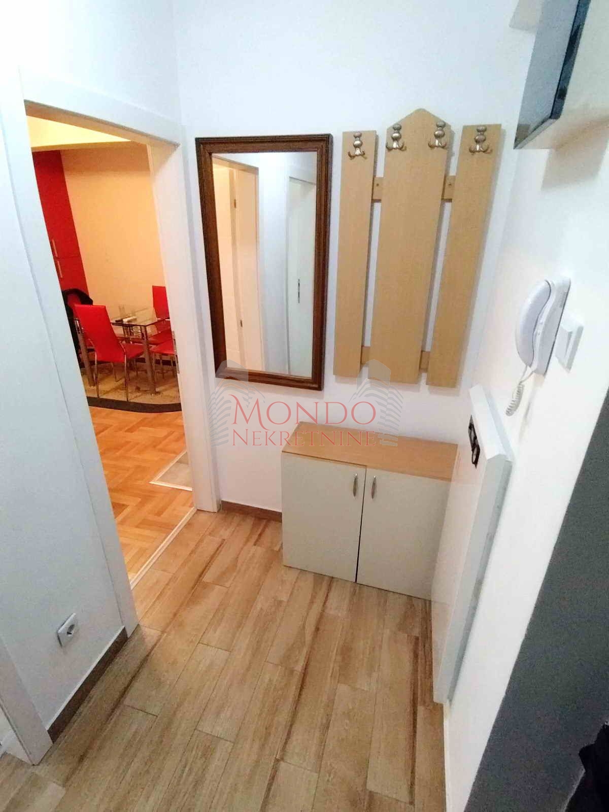 Jednoiposoban nov stan na Bulevaru Nemanjića