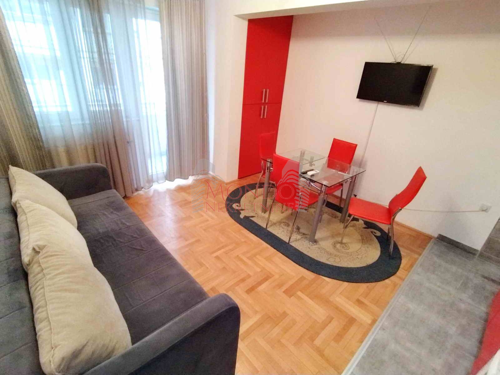 Jednoiposoban nov stan na Bulevaru Nemanjića